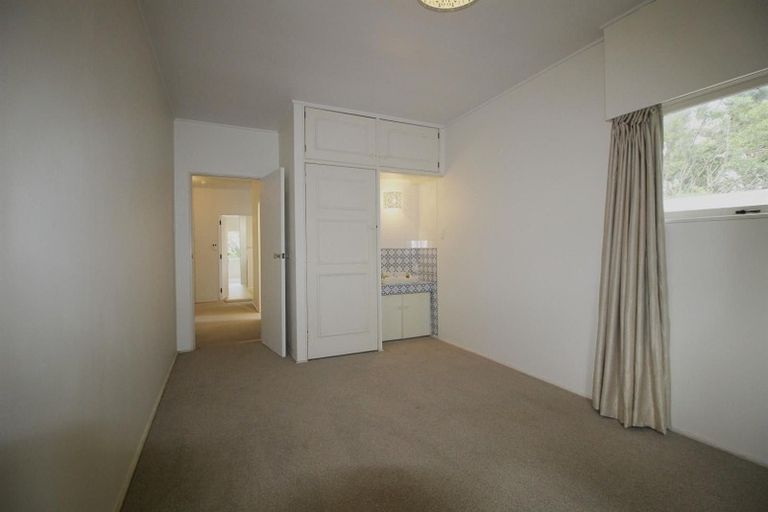 Photo of property in 208 Godley Road, Titirangi, Auckland, 0604