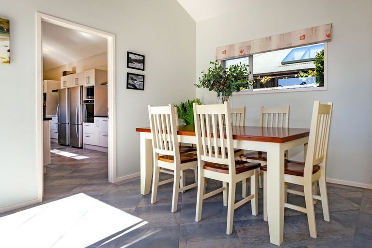 Photo of property in 17 Hahei Beach Road, Hahei, Whitianga, 3591