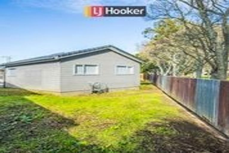 Photo of property in 11 Malcolm Place, Mangere East, Auckland, 2024