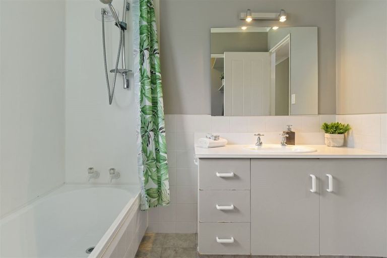 Photo of property in 90 Esmeralda Street, Welcome Bay, Tauranga, 3112