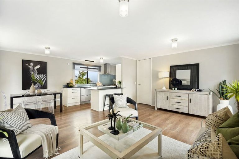 Photo of property in 2/14 Moxham Grove, Massey, Auckland, 0614