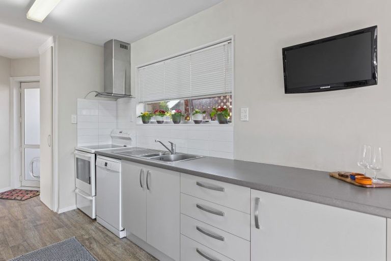 Photo of property in 24 Jenkins Avenue, Redwood, Christchurch, 8051