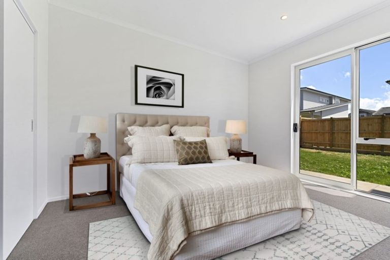 Photo of property in 14 Couldrey Crescent, Red Beach, 0932