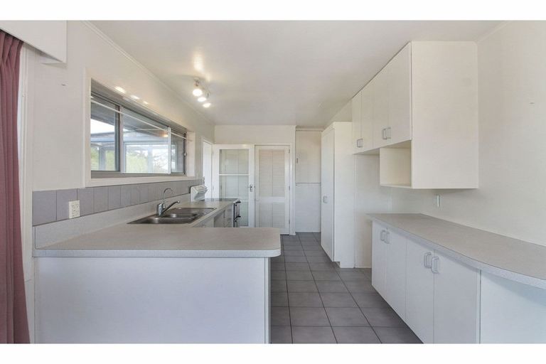 Photo of property in 832 East Coast Road, Oteha, Auckland, 0630