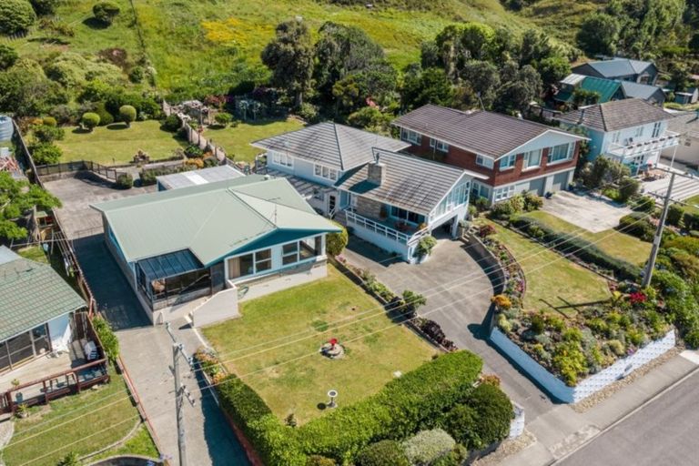 Photo of property in 96 Moana Road, Okitu, Gisborne, 4010