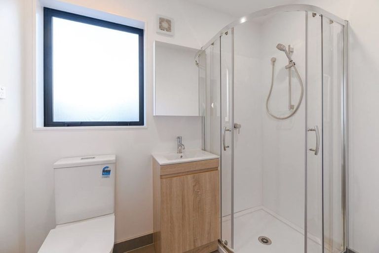 Photo of property in 4/60 Triangle Road, Massey, Auckland, 0614