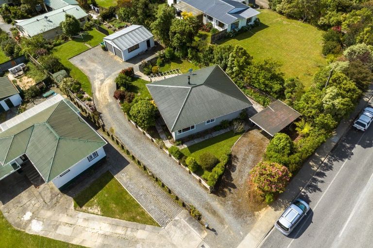 Photo of property in 169 Waikawa Road, Picton, 7220