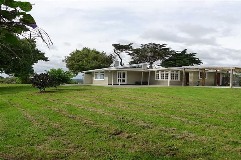 Photo of property in 225 Hanham Road, Kumeu, 0891