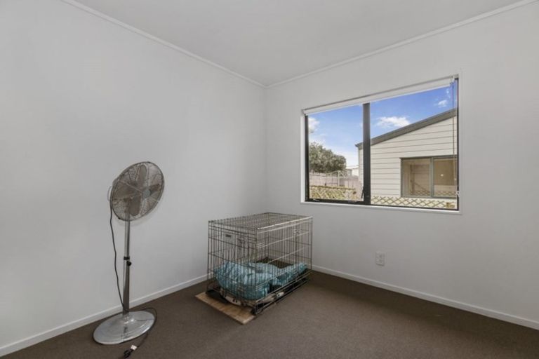 Photo of property in 2/140 Shifnal Drive, Randwick Park, Auckland, 2105