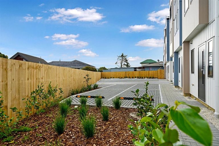 Photo of property in 4/2 Abbotleigh Avenue, Te Atatu Peninsula, Auckland, 0610