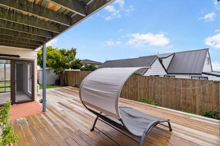 Photo of property in 2/30 Redoubt Road, Goodwood Heights, Auckland, 2105