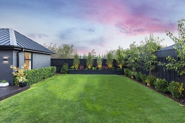 Photo of property in 7 Winning Post Place, Halswell, Christchurch, 8025