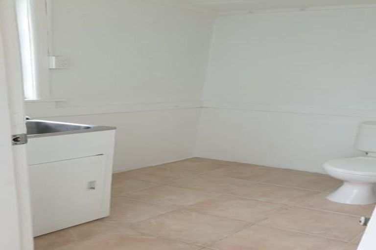 Photo of property in 1/8 Northcote Road, Takapuna, Auckland, 0622