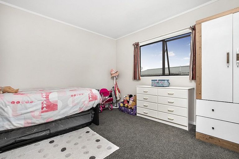 Photo of property in 14 Hadley Wood Drive, Wattle Downs, Auckland, 2103