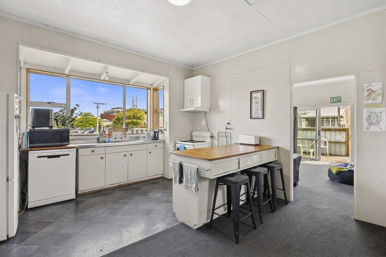 Photo of property in 111 Harbour Terrace, North Dunedin, Dunedin, 9016