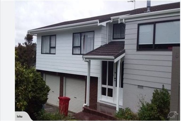 Photo of property in 79 Victory Crescent, Tawa, Wellington, 5028