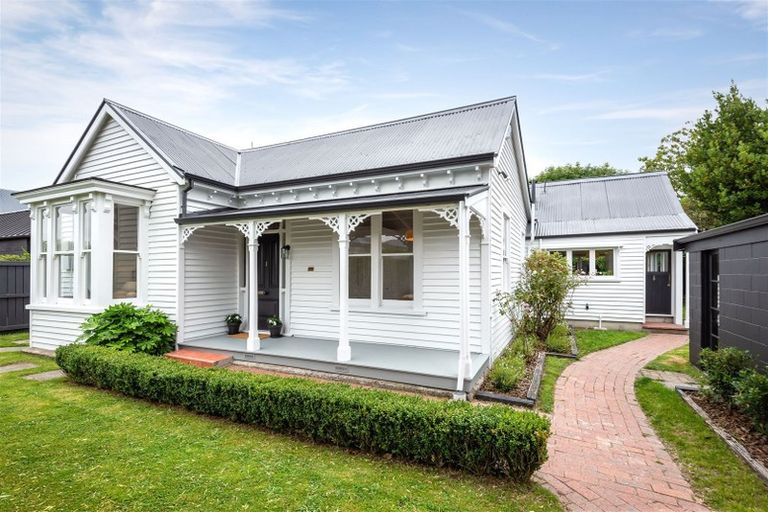 Photo of property in 59 Office Road, Merivale, Christchurch, 8014