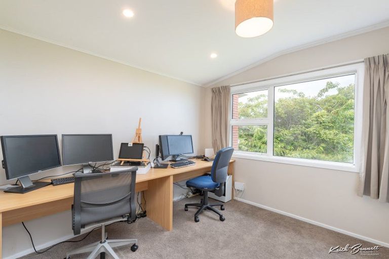 Photo of property in 39 Oakleigh Street, Maungaraki, Lower Hutt, 5010