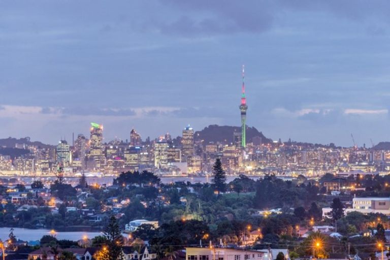 Photo of property in 1/13 Castor Bay Road, Castor Bay, Auckland, 0620