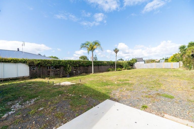 Photo of property in 2/75 Marine Parade, Mellons Bay, Auckland, 2014