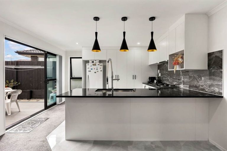 Photo of property in 49 Buckingham Crescent, Papatoetoe, Auckland, 2025