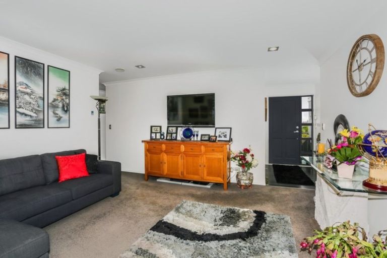 Photo of property in 19 Basin Place, Pukekohe, 2120