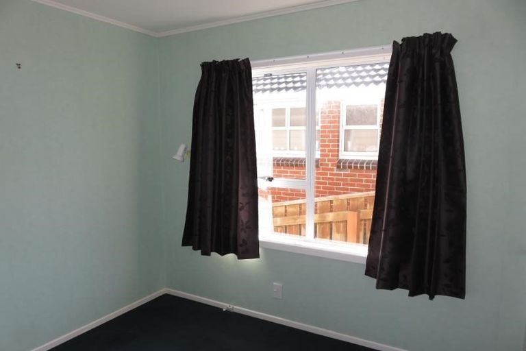 Photo of property in 16 Oswald Crescent, Paparangi, Wellington, 6037