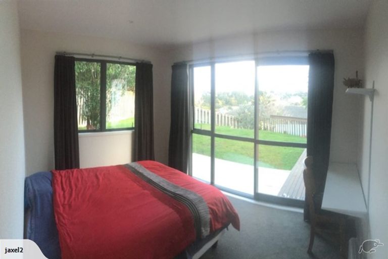 Photo of property in 29 Deverell Place, Northcross, Auckland, 0632