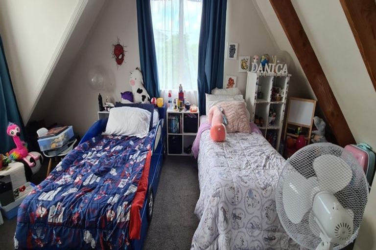 Photo of property in 24 Karamu Street, Te Atatu Peninsula, Auckland, 0610