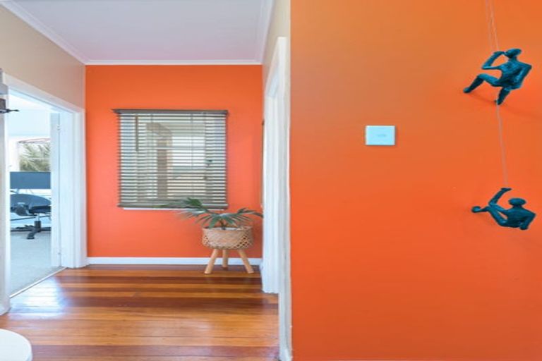 Photo of property in 227 Titirangi Road, Titirangi, Auckland, 0604