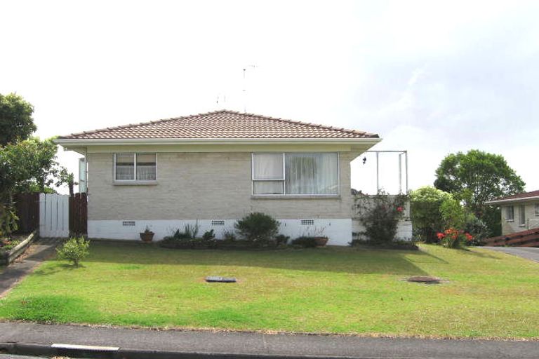 Photo of property in 1/12 Jenelin Road, Glendene, Auckland, 0602