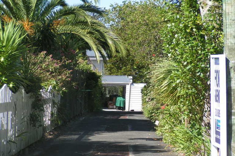 Photo of property in 38 Seaview Avenue, Northcote, Auckland, 0627