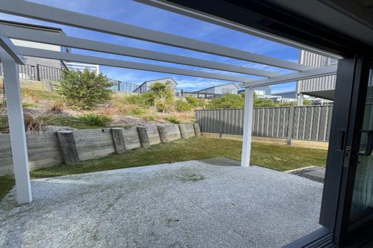 Photo of property in 11 Koreke Close, Kenepuru, Porirua, 5022