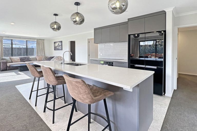 Photo of property in 3 Omahuru Road, Glenbrook, 2681