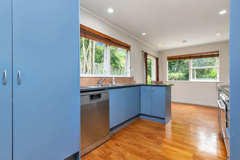 Photo of property in 1/5 Mchardy Place, Glenfield, Auckland, 0627