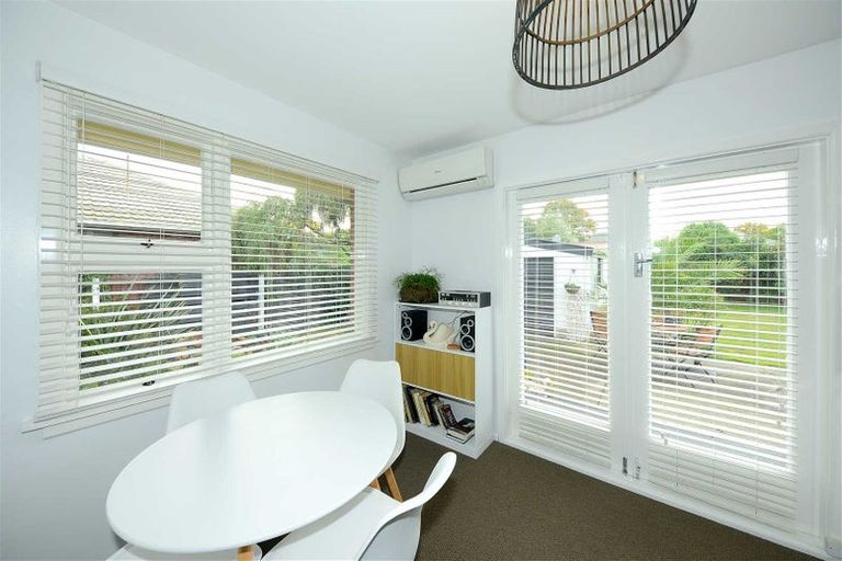 Photo of property in 338 Memorial Avenue, Burnside, Christchurch, 8053