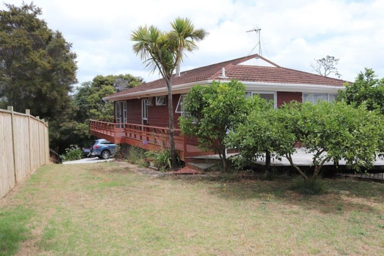 Photo of property in 70 Millbrook Road, Henderson, Auckland, 0612