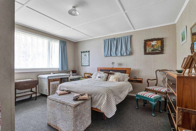 Photo of property in 1 Graham Street, Eltham, 4322