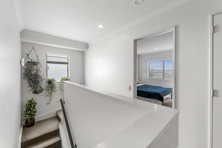 Photo of property in 8 Scotsmoor Drive, Wattle Downs, Auckland, 2103