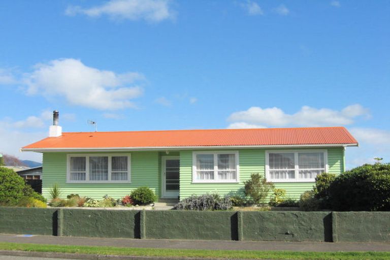 Photo of property in 14 Cargill Street, Levin, 5510
