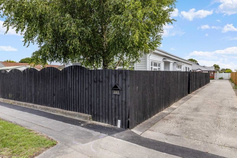 Photo of property in 1/207 Main North Road, Redwood, Christchurch, 8051