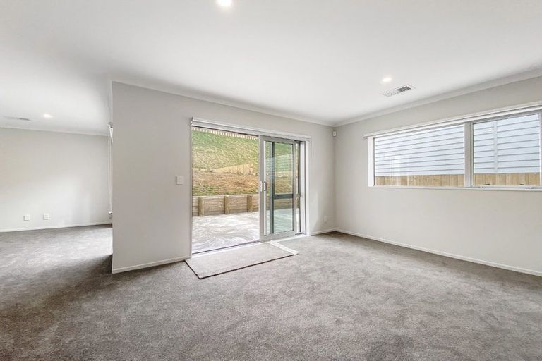 Photo of property in 147 Amesbury Drive, Churton Park, Wellington, 6037