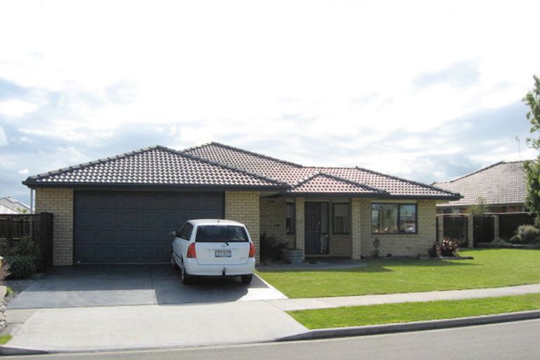 Photo of property in 4 Hawkins Place, Rangiora, 7400