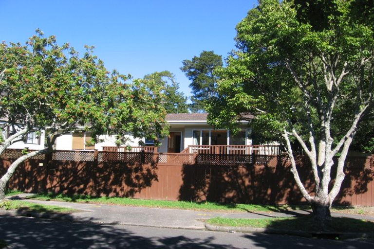 Photo of property in 4 Glucina Place, Glen Eden, Auckland, 0602