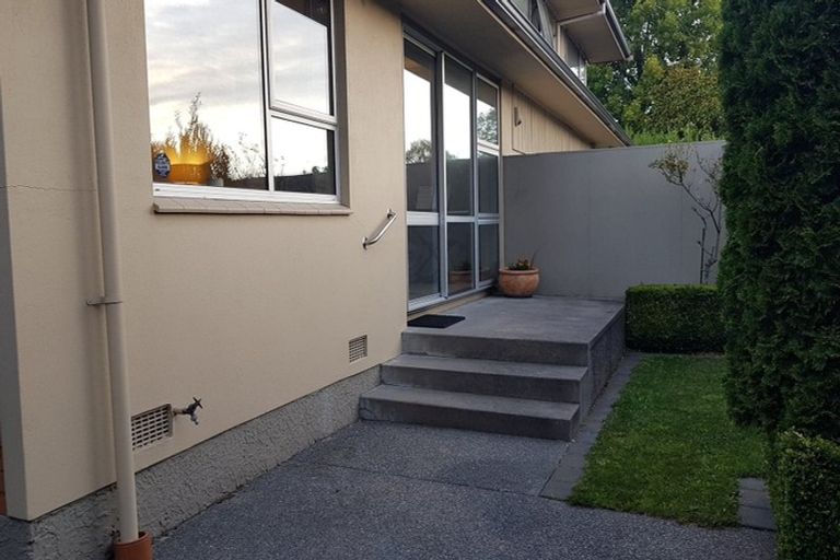 Photo of property in 150 Straven Road, Fendalton, Christchurch, 8014
