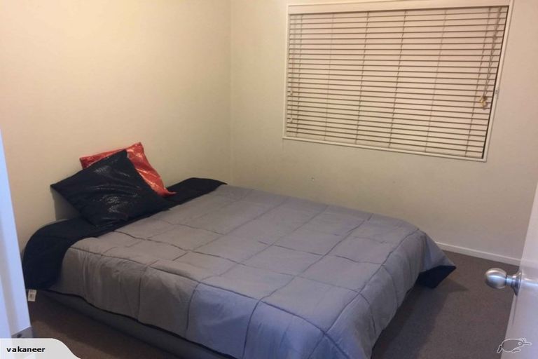 Photo of property in 1/5 Sunnyside Road, Sunnyvale, Auckland, 0612