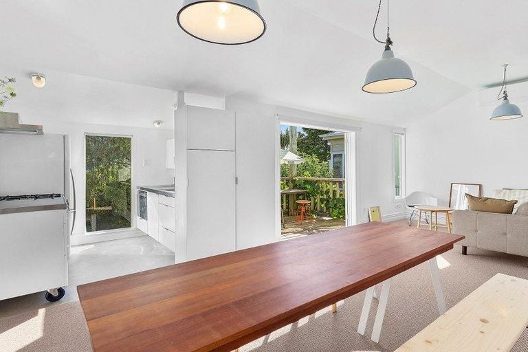 Photo of property in 32 Aro Street, Aro Valley, Wellington, 6021