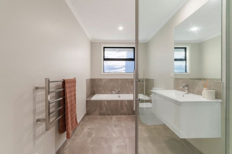 Photo of property in 56 Dunkeld Drive, Papamoa, 3118