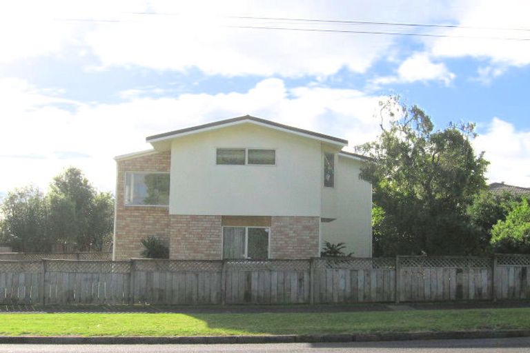 Photo of property in 1/29 Gloria Avenue, Te Atatu Peninsula, Auckland, 0610