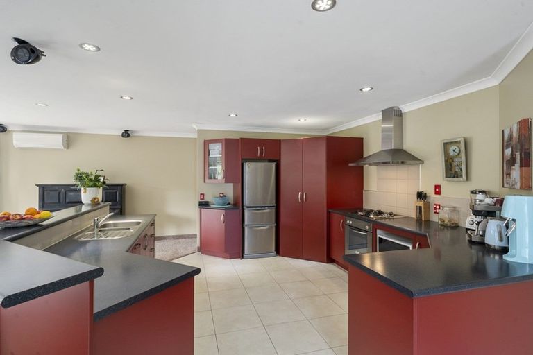 Photo of property in 15 Leanne Way, Waikanae Beach, Waikanae, 5036